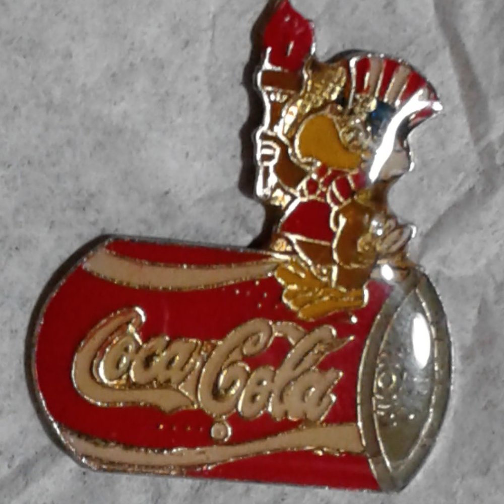 Coca Cola Pin - Picture 2 of 4